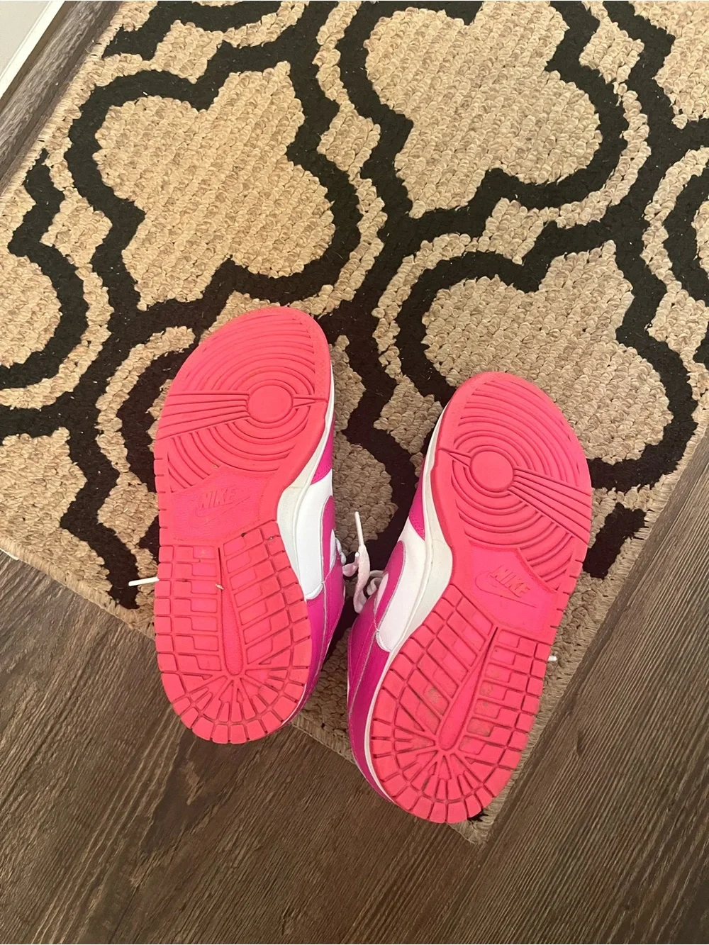 Nike Kids White and Pink Low-Top Sneakers